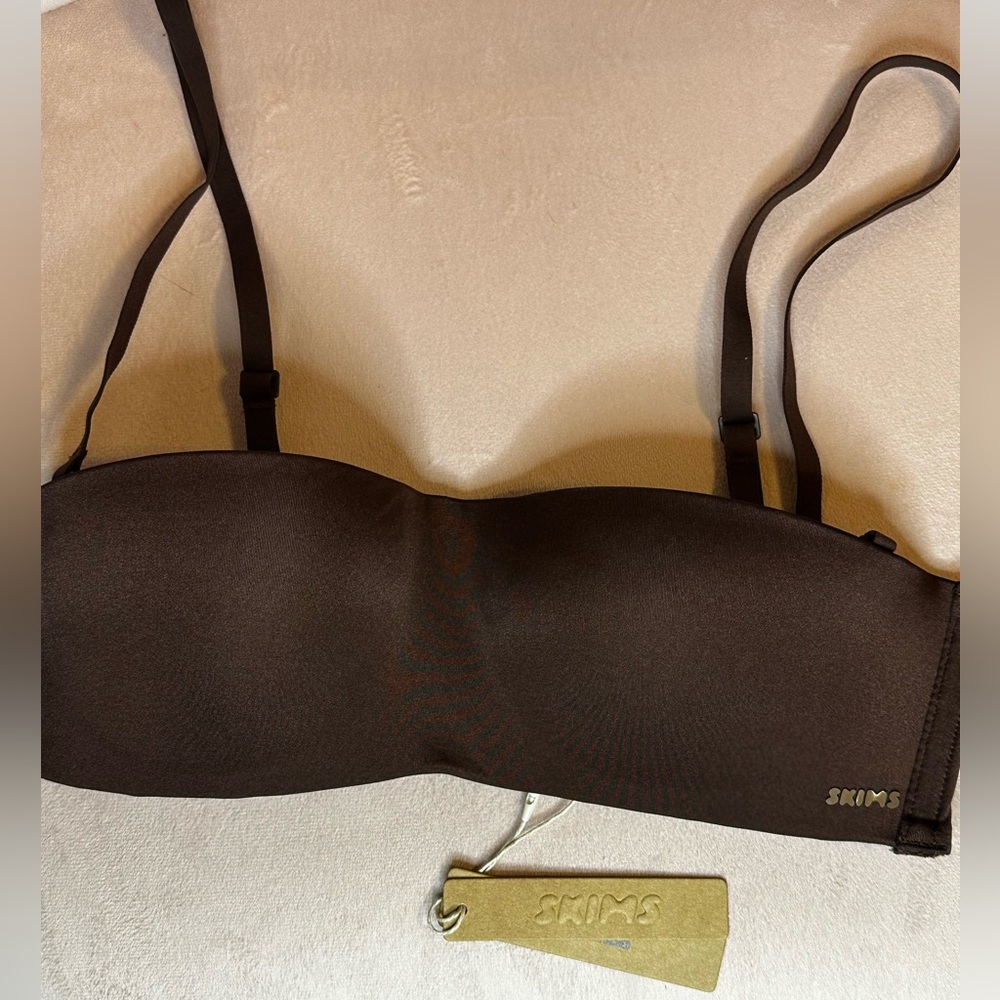SKIMS BODY WIRELESS STRAPLESS BRA COCOA 32B